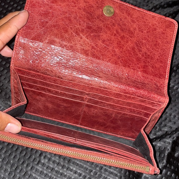 ❤️❤️SOLD❤️❤️BALENCIAGA LONG WALLET - Picture 3 of 6